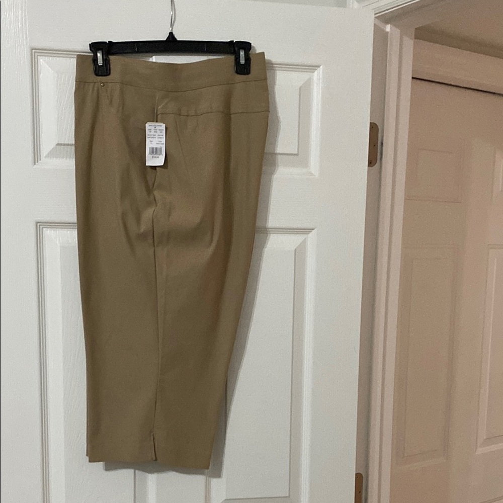 Women’s Khaki Capris